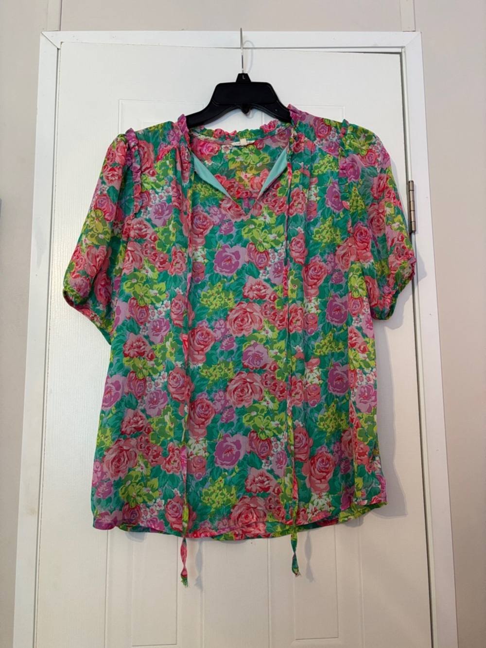 JODIFL Green Floral Tie-Neck Blouse with Pink Roses
